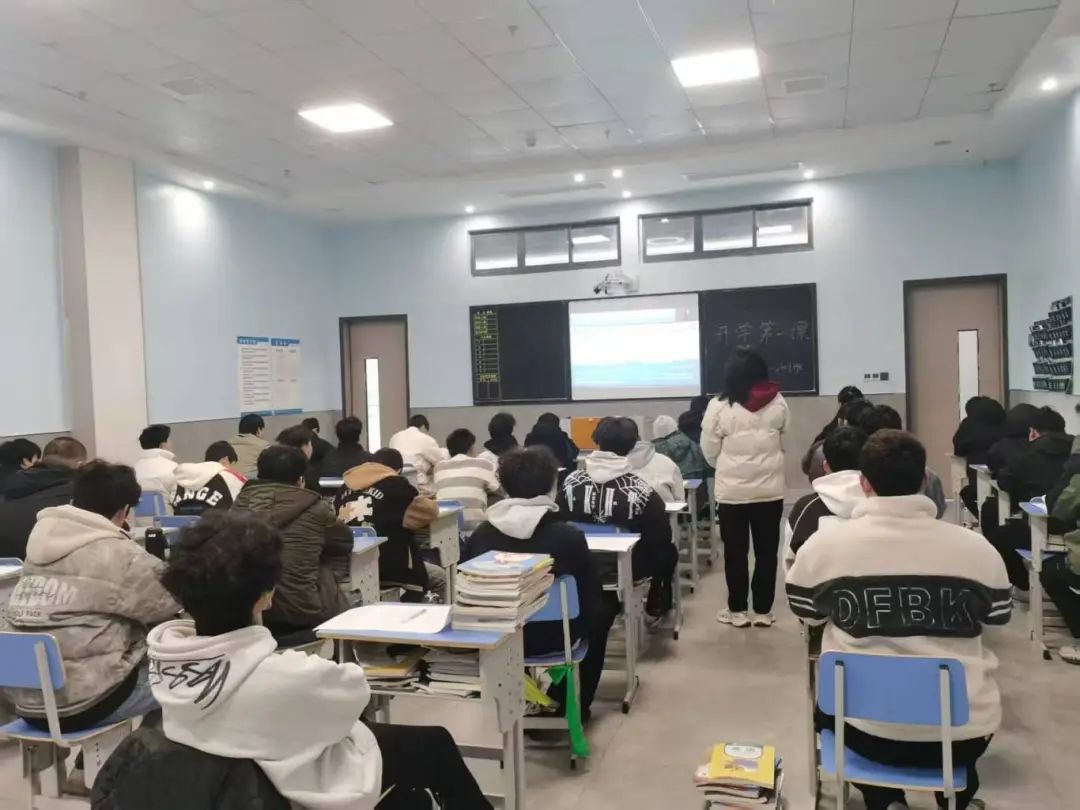 筑牢安全防线 守护平安校园——我校2025春季“开学第一课”