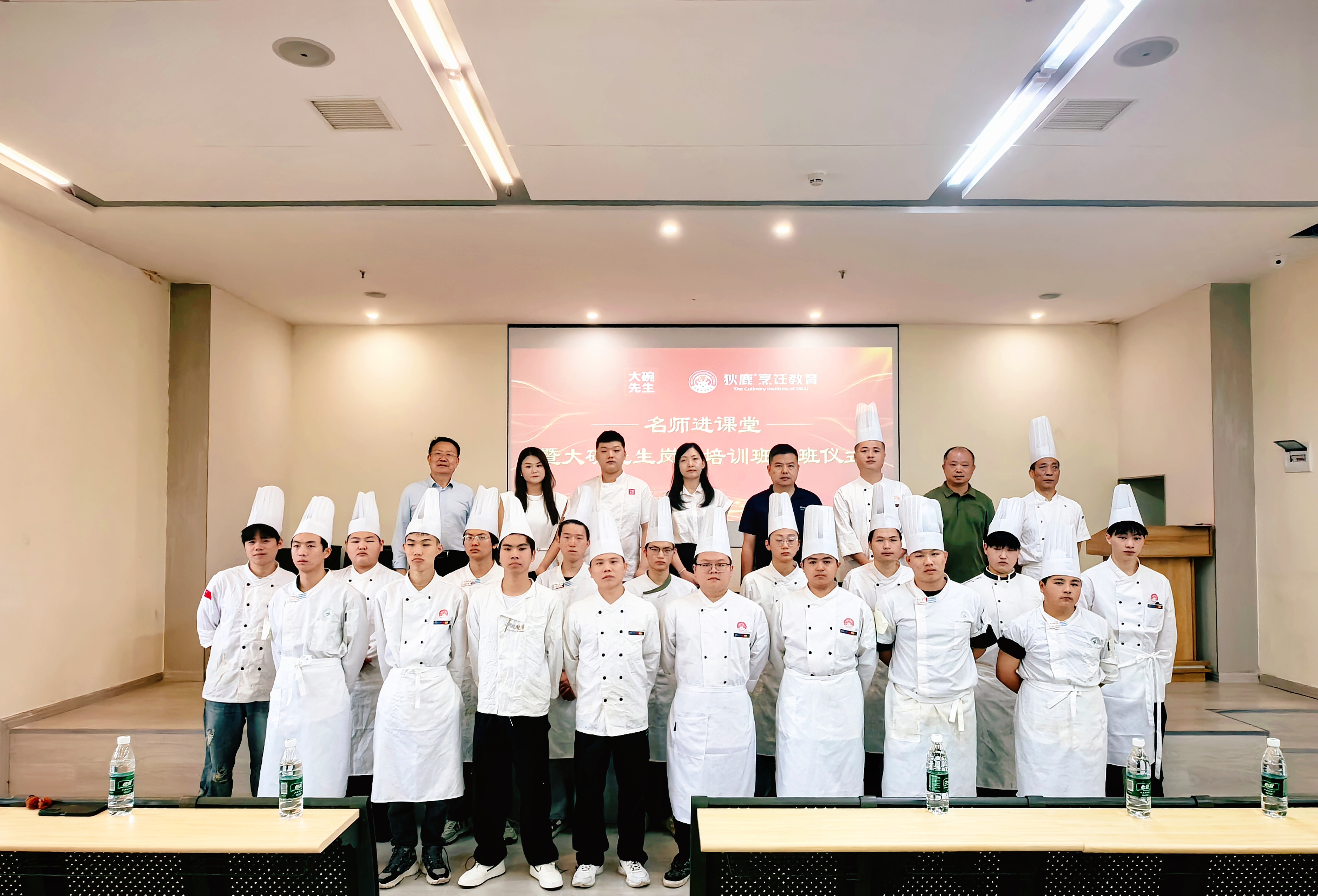 从课堂到职场！长沙科技工程学校携名企&ldquo;大碗先生&rdquo;开展烹饪专业学生岗前培训，解锁 &ldquo;校园人&rdquo; 变身 &ldquo;职业人&rdquo; 新路径